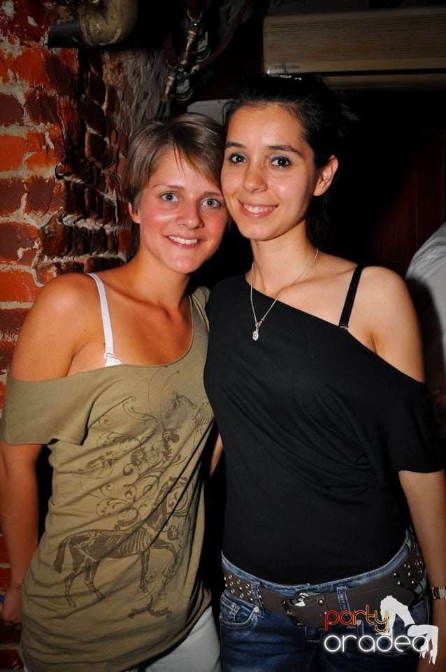 Dacă e joi, e party în Escape, 