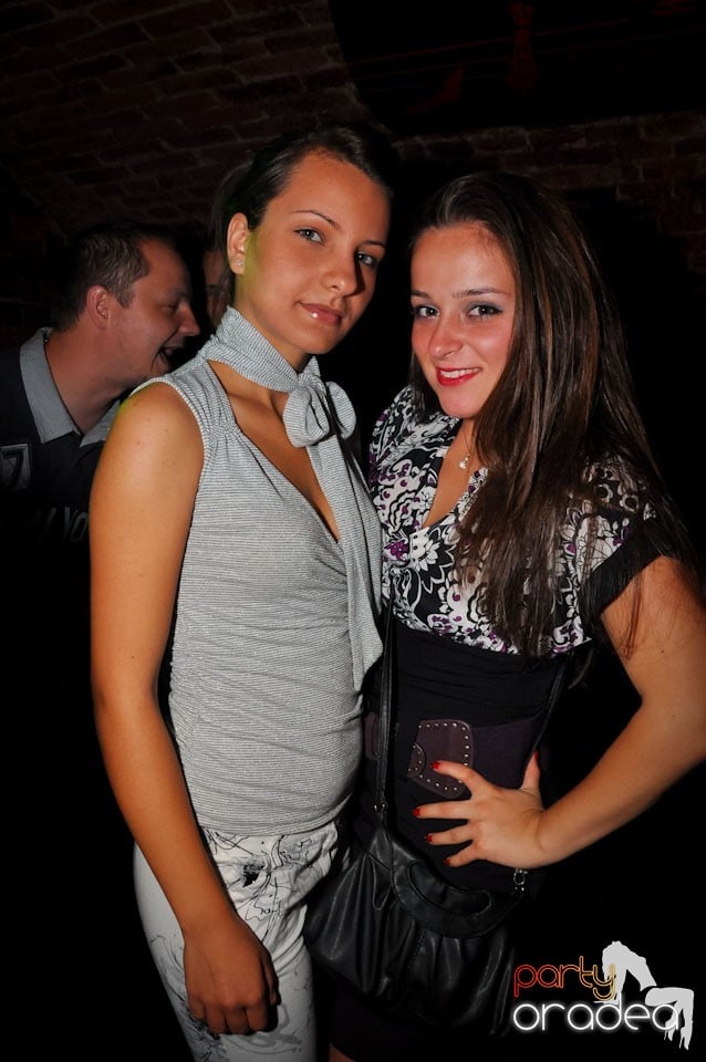 Dacă e joi, e party în Escape, 