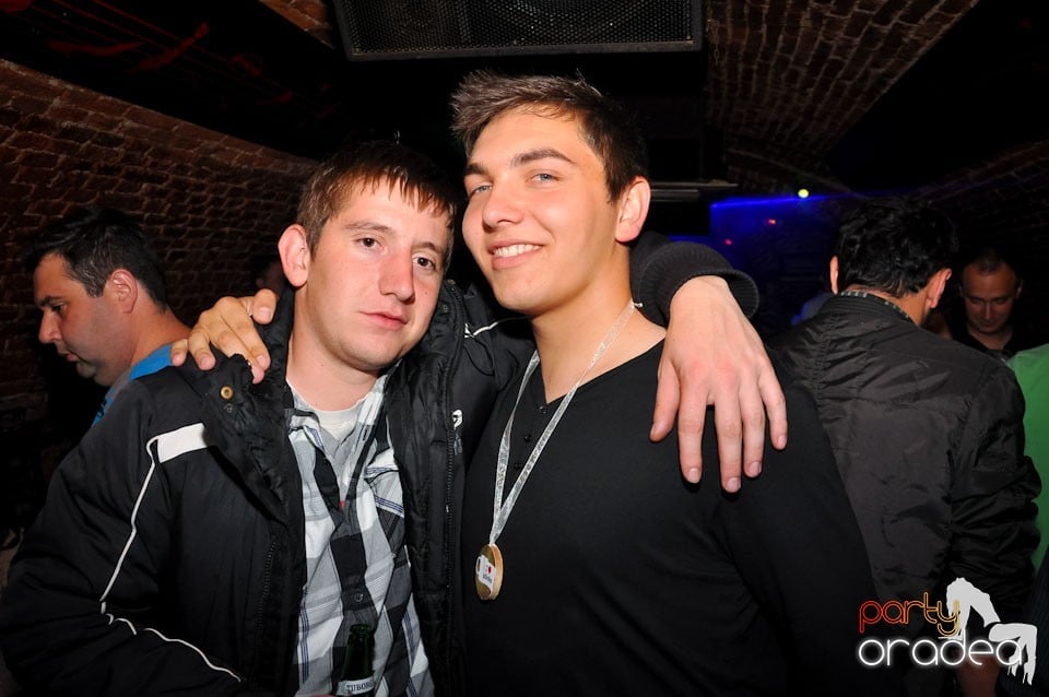 Dacă e joi, e party în Escape, 