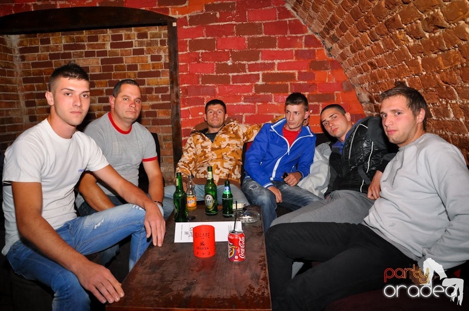 Dacă e joi, e party în Escape, 