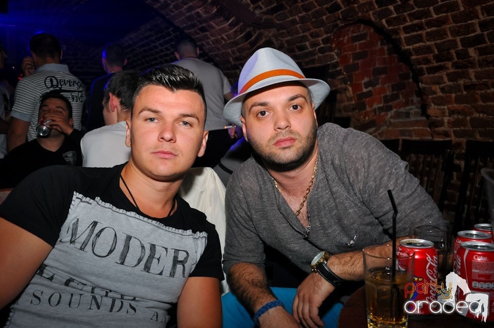 Dacă e joi, e party în Escape, 