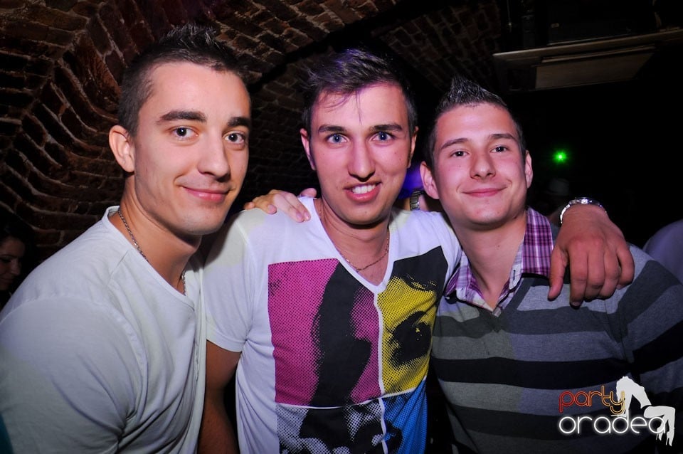 Dacă e joi, e party în Escape, 