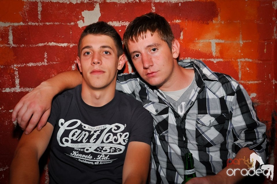 Dacă e joi, e party în Escape, 