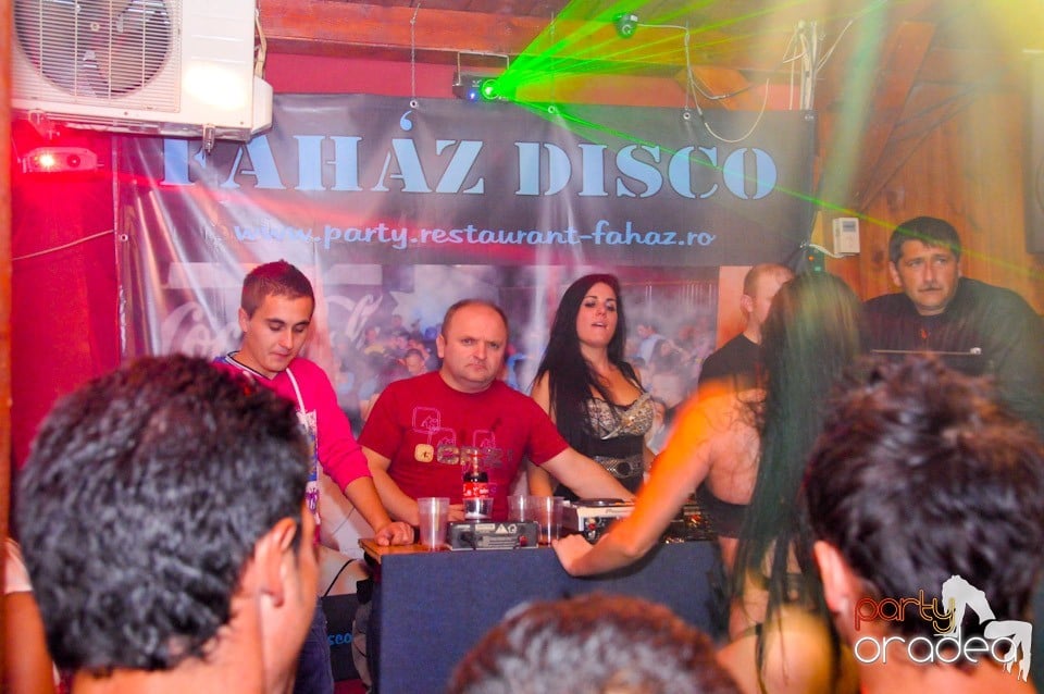 Dancer Girl Night în Disco Faház, 