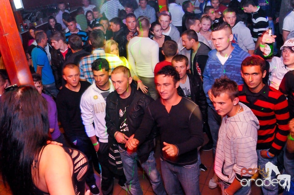 Dancer Girl Night în Disco Faház, 