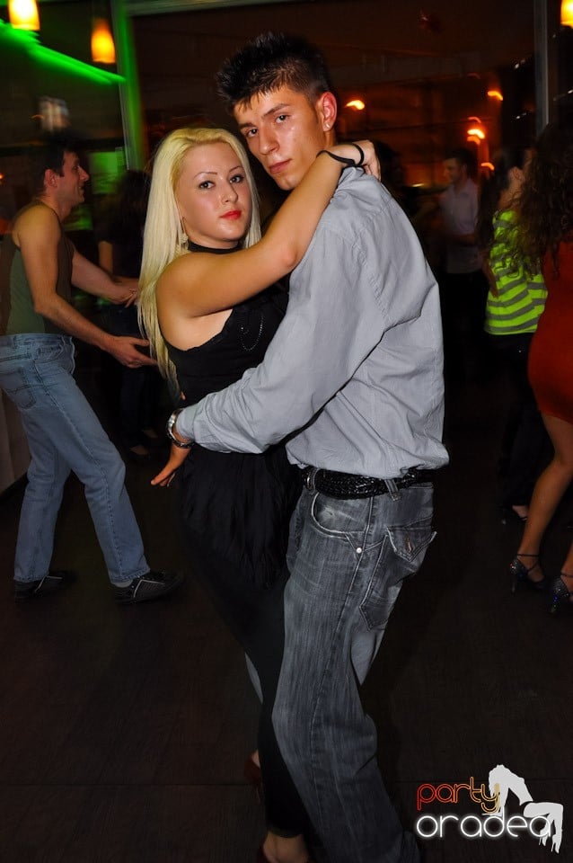 Dans în Blondy's Art Café, 