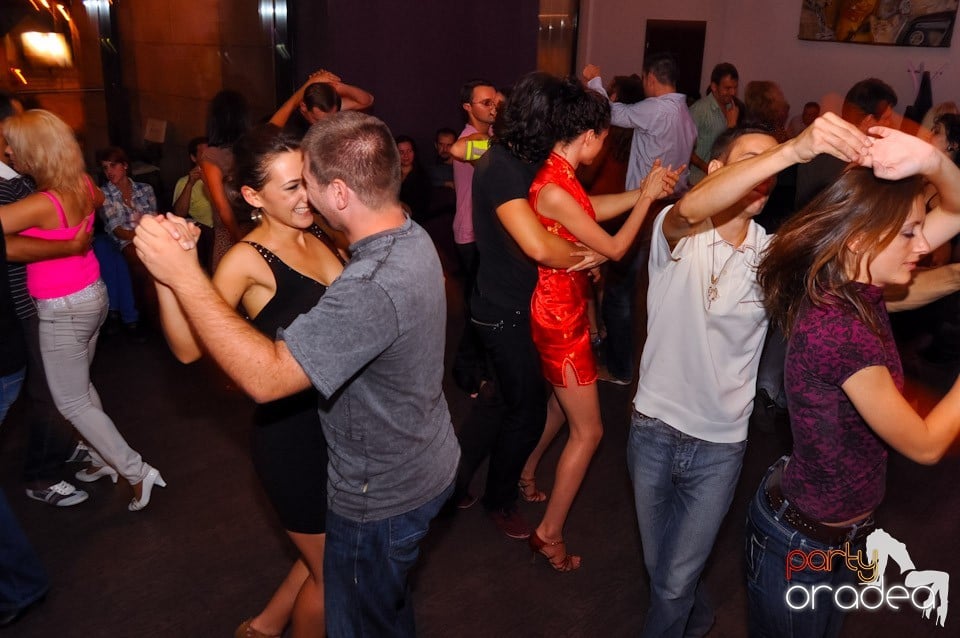 Dans în Blondy's Art Café, 