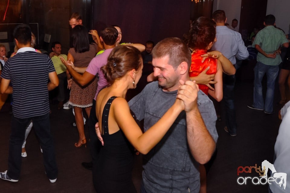 Dans în Blondy's Art Café, 