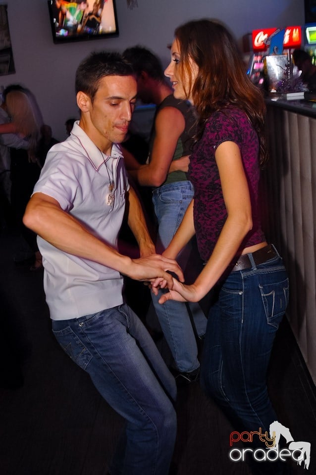 Dans în Blondy's Art Café, 