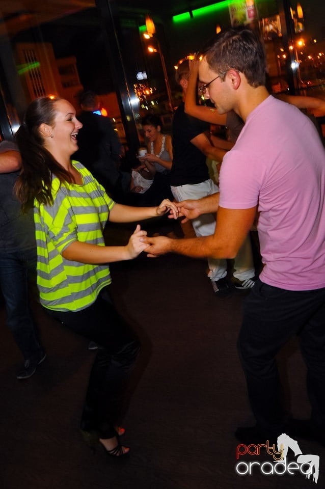 Dans în Blondy's Art Café, 