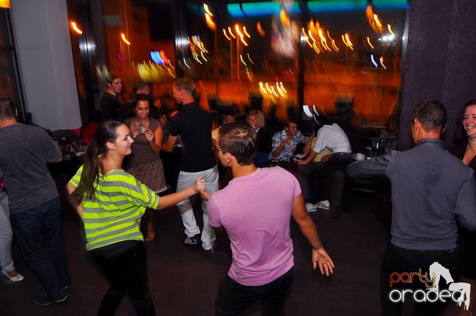 Dans în Blondy's Art Café, 