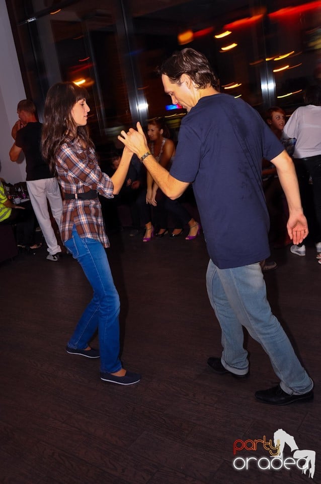 Dans în Blondy's Art Café, 