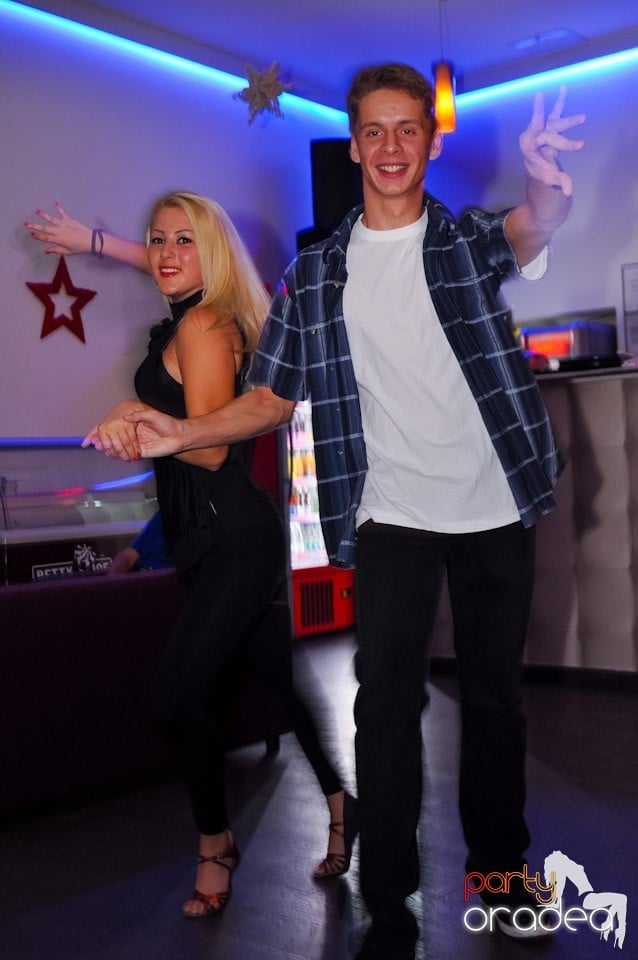 Dans în Blondy's Art Café, 