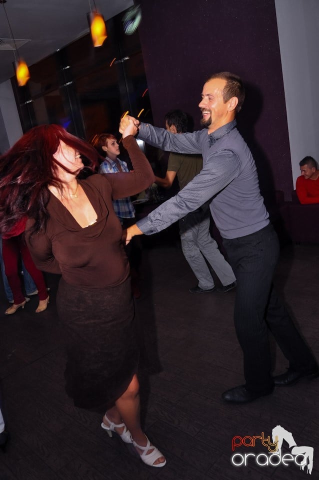 Dans în Blondy's Art Café, 