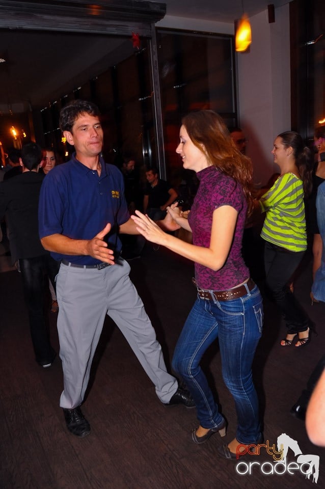 Dans în Blondy's Art Café, 