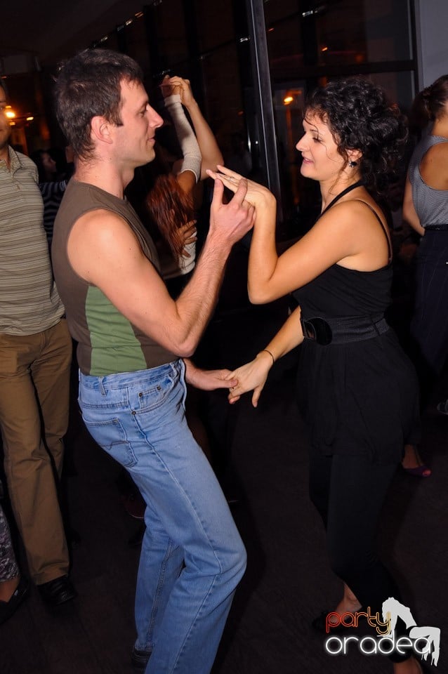 Dans în Blondy's Art Café, 