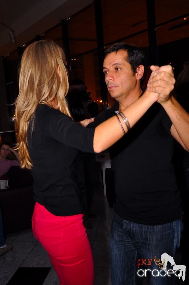 Dans în Blondy's Art Café, 