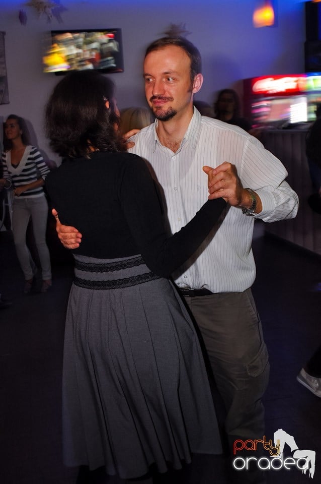 Dans în Blondy's Art Café, 