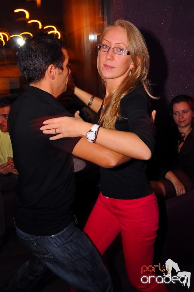 Dans în Blondy's Art Café, 