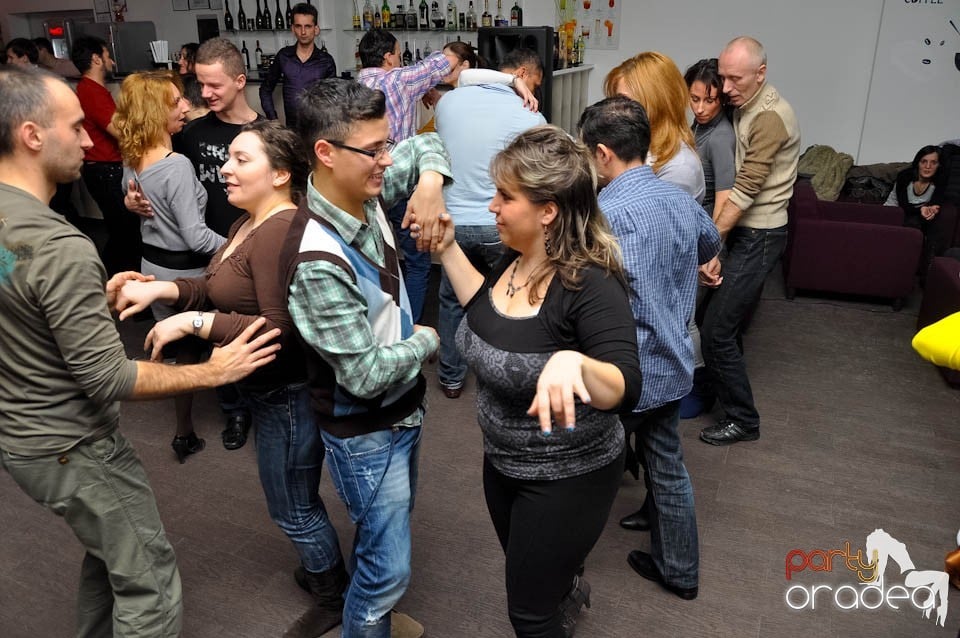 Dans şi distracţie în Blondy's Art Cafe, 