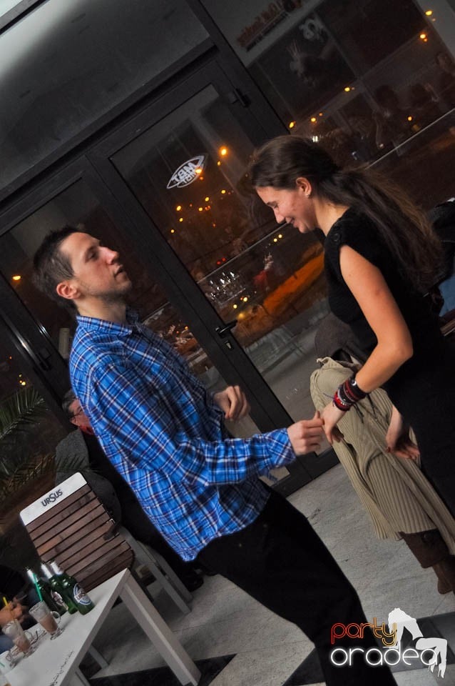 Dans şi distracţie în Blondy's Art Cafe, 