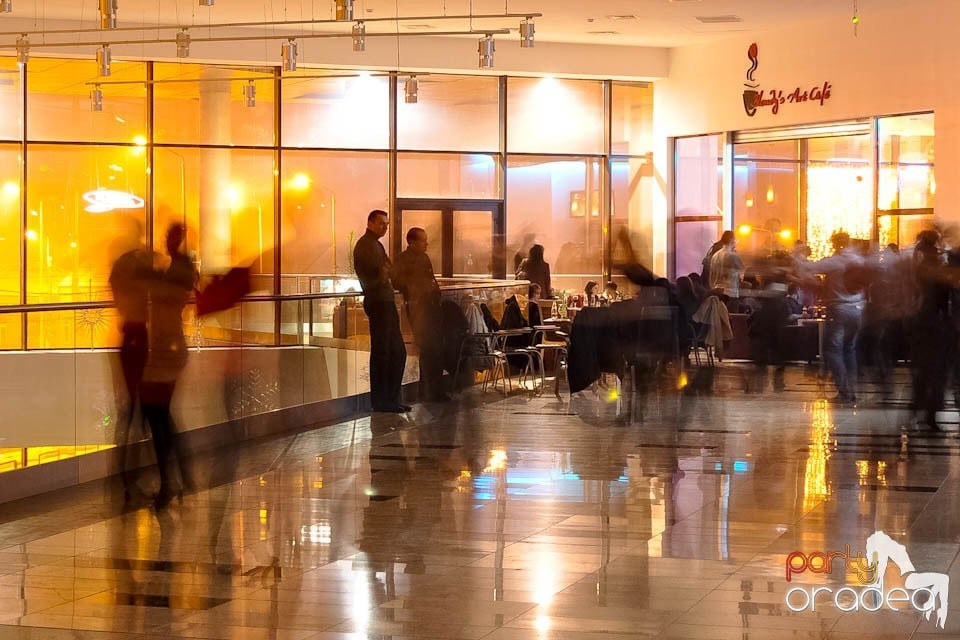 Dans şi distracţie în Blondy's Art Cafe, 