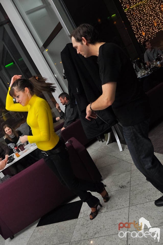 Dans şi distracţie în Blondy's Art Cafe, 