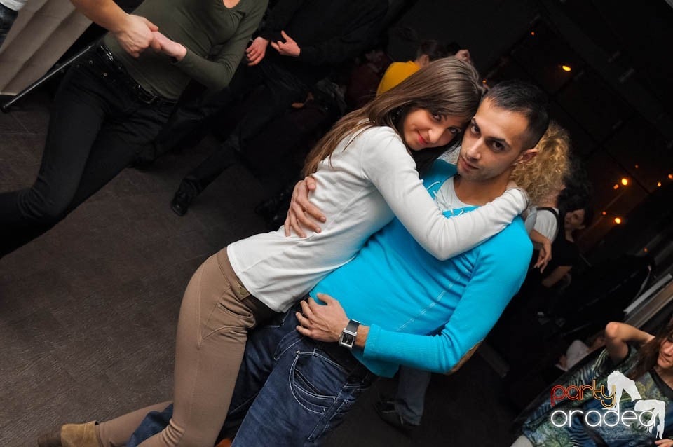 Dans şi distracţie în Blondy's Art Cafe, 