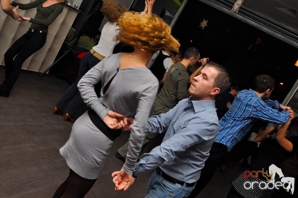 Dans şi distracţie în Blondy's Art Cafe, 