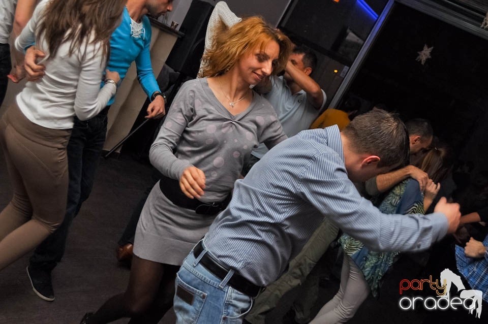 Dans şi distracţie în Blondy's Art Cafe, 