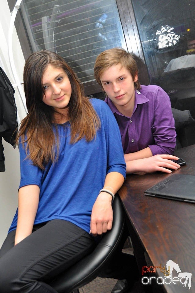 Dans şi distracţie în Blondy's Art Cafe, 