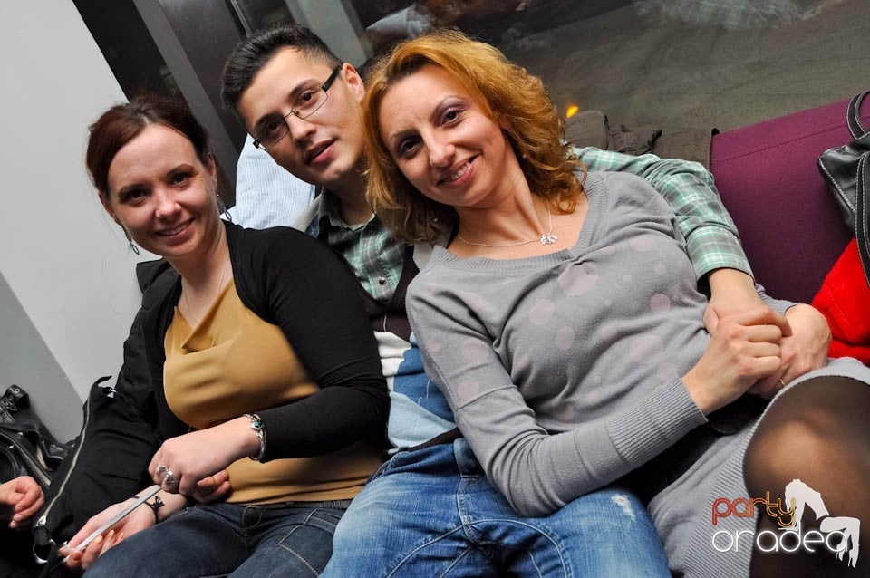 Dans şi distracţie în Blondy's Art Cafe, 