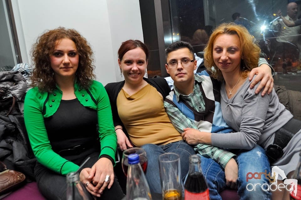 Dans şi distracţie în Blondy's Art Cafe, 