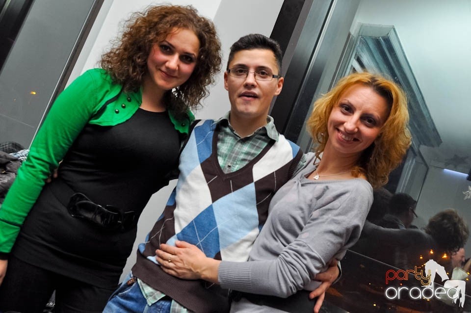 Dans şi distracţie în Blondy's Art Cafe, 