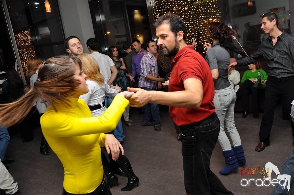 Dans şi distracţie în Blondy's Art Cafe, 