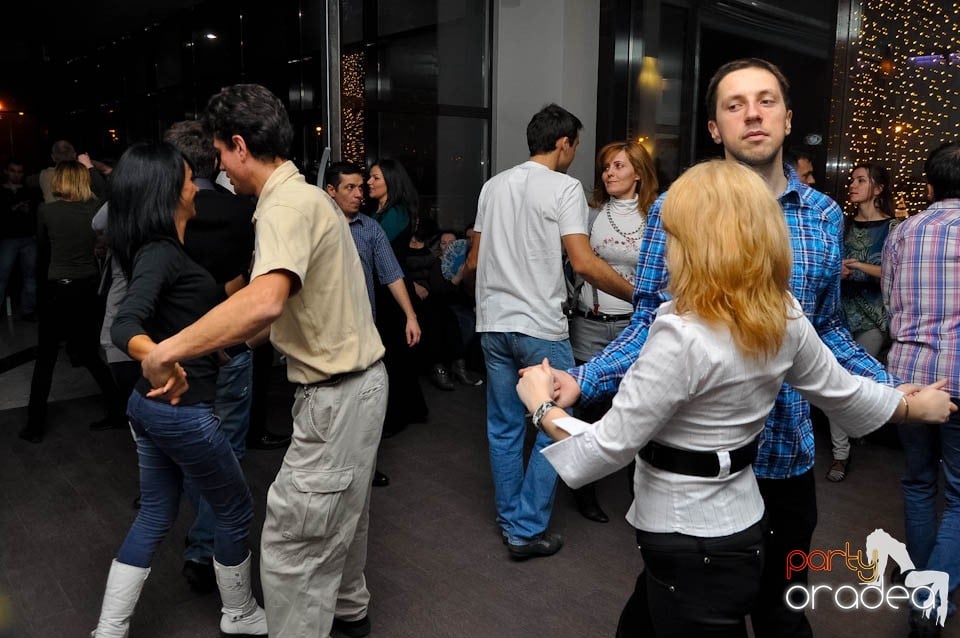 Dans şi distracţie în Blondy's Art Cafe, 