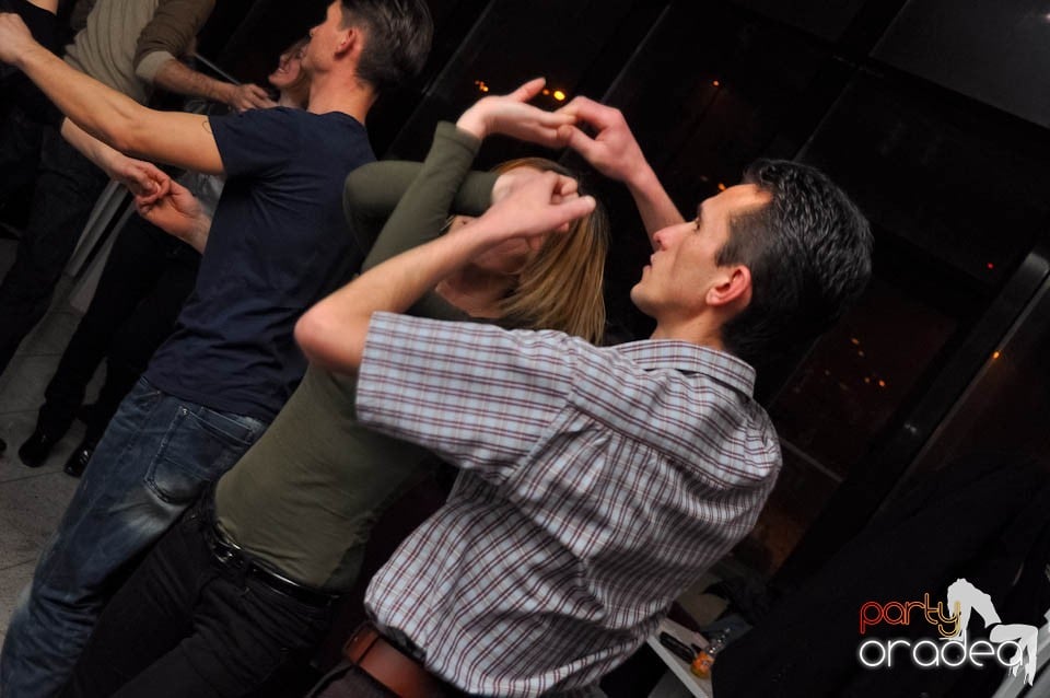 Dans şi distracţie în Blondy's Art Cafe, 