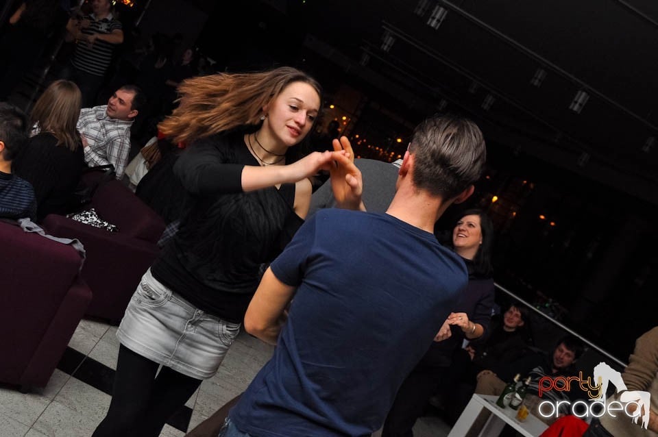 Dans şi distracţie în Blondy's Art Cafe, 