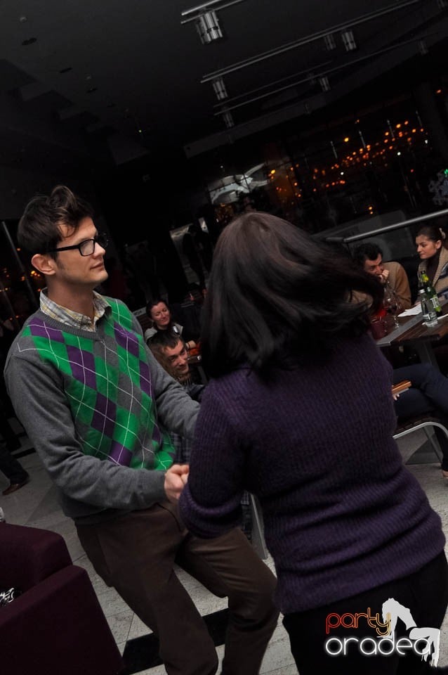 Dans şi distracţie în Blondy's Art Cafe, 