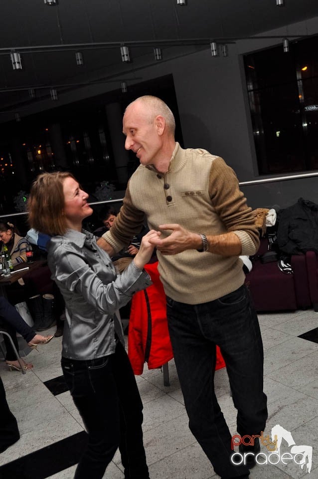 Dans şi distracţie în Blondy's Art Cafe, 