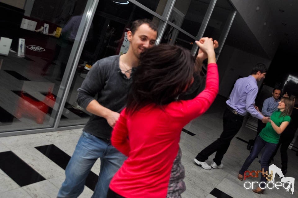 Dans şi distracţie în Blondy's Art Cafe, 