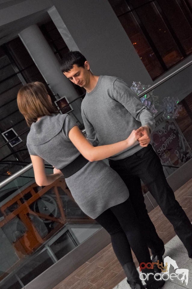 Dans şi distracţie în Blondy's Art Cafe, 