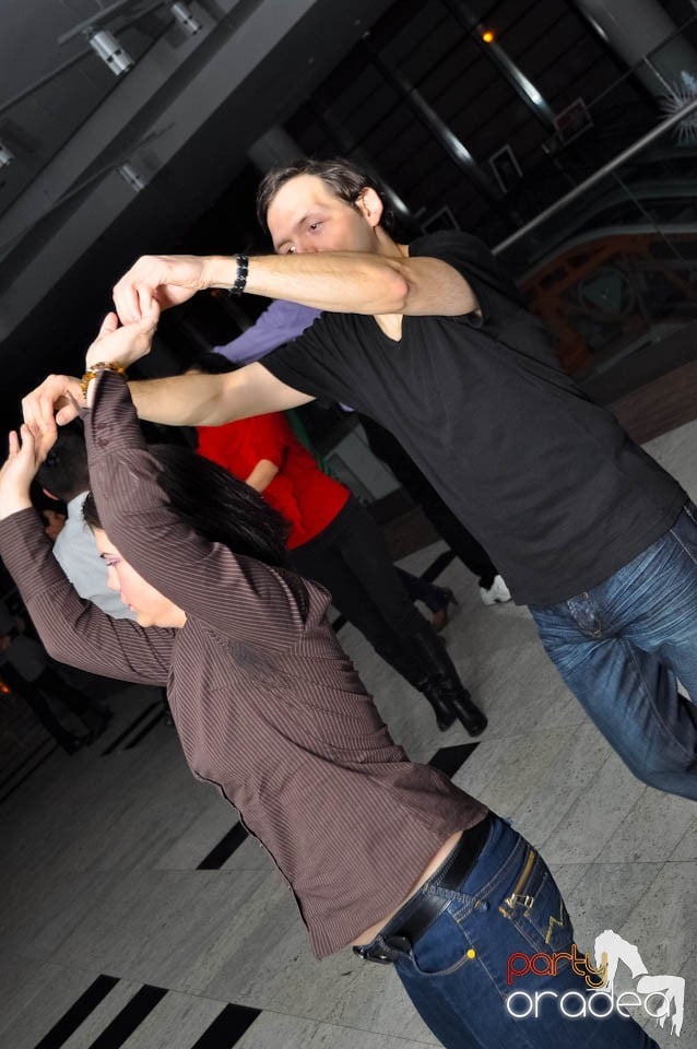 Dans şi distracţie în Blondy's Art Cafe, 