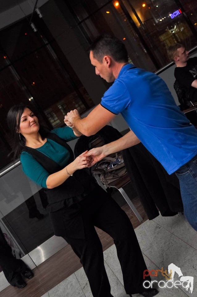 Dans şi distracţie în Blondy's Art Cafe, 