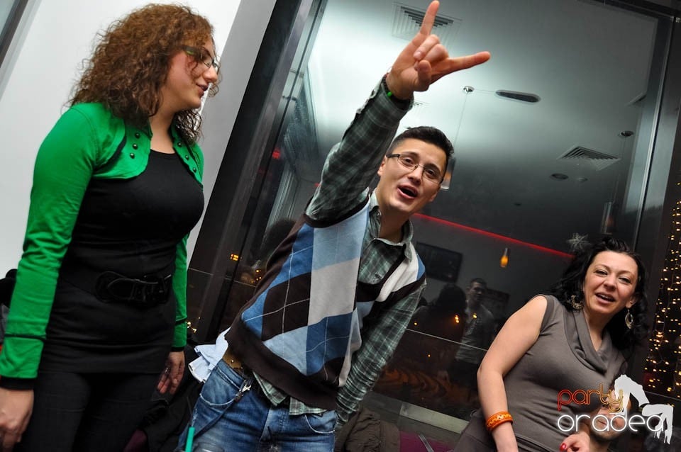 Dans şi distracţie în Blondy's Art Cafe, 