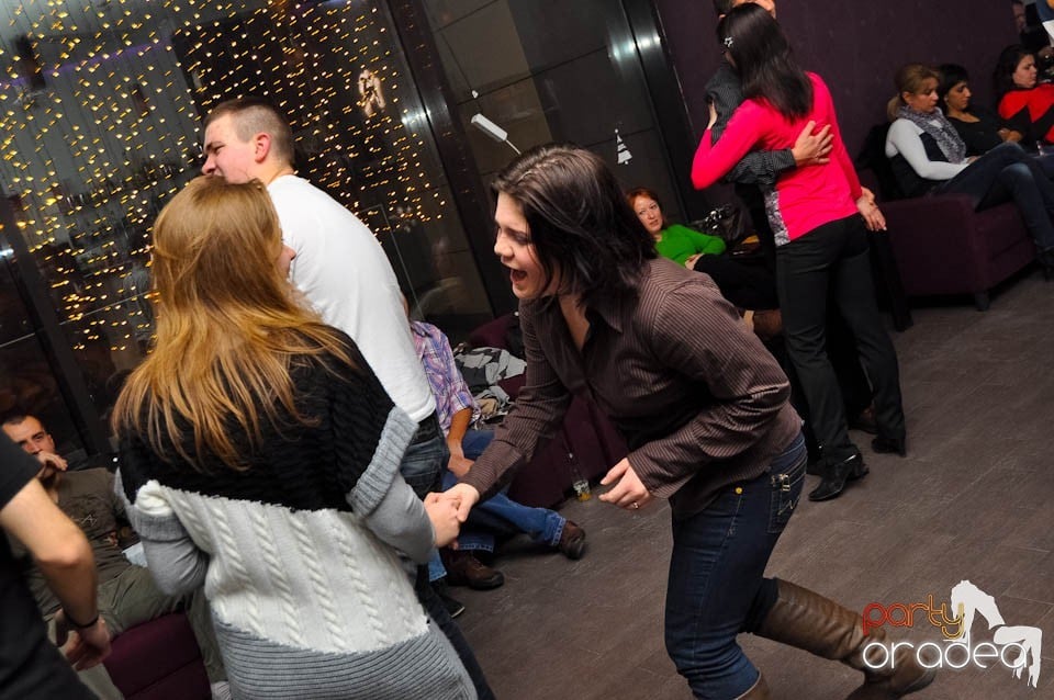 Dans şi distracţie în Blondy's Art Cafe, 