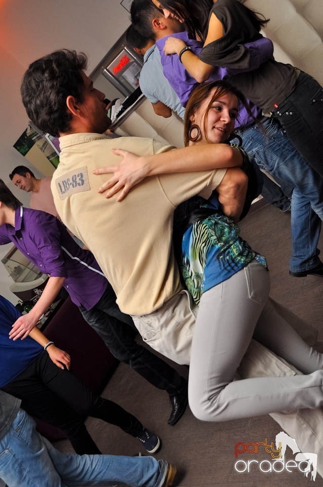 Dans şi distracţie în Blondy's Art Cafe, 