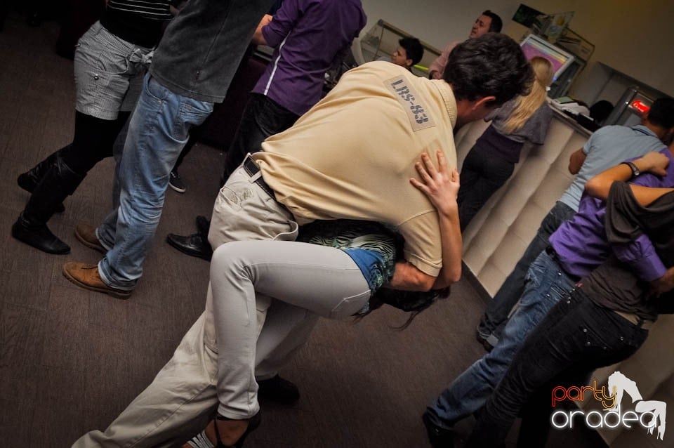 Dans şi distracţie în Blondy's Art Cafe, 