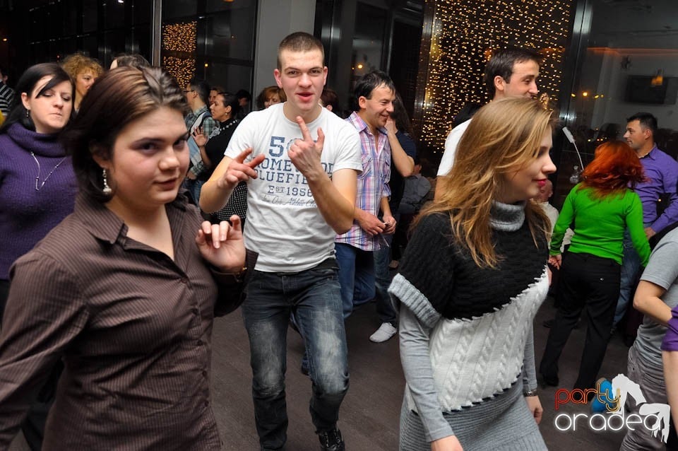 Dans şi distracţie în Blondy's Art Cafe, 