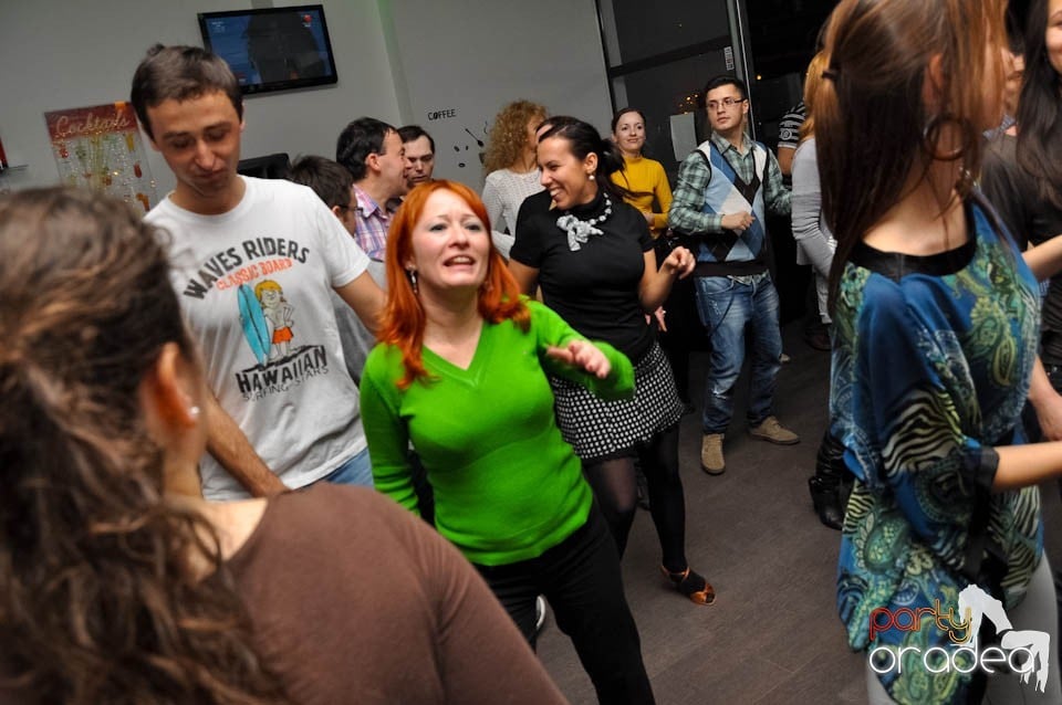 Dans şi distracţie în Blondy's Art Cafe, 